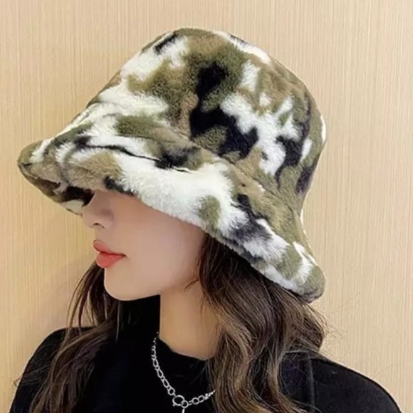 [New] Women's camo fur bucket hat - Picture 6 of 11